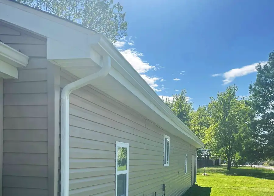 River Cities Seamless Gutters - seamless gutter installation services - Granite City, IL Metro East