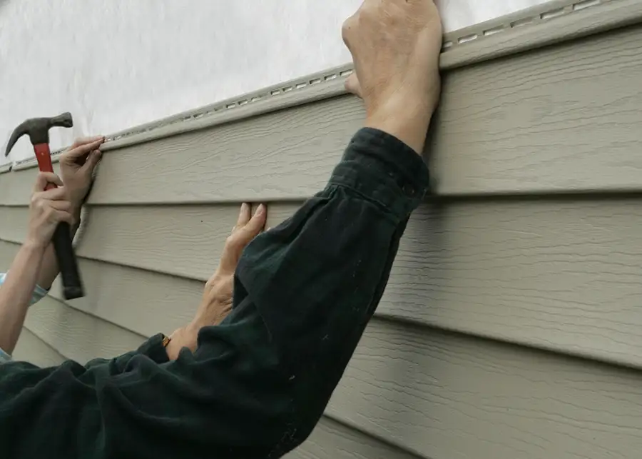 River Cities Seamless Gutters - vinyl siding installation - O'Fallon, IL